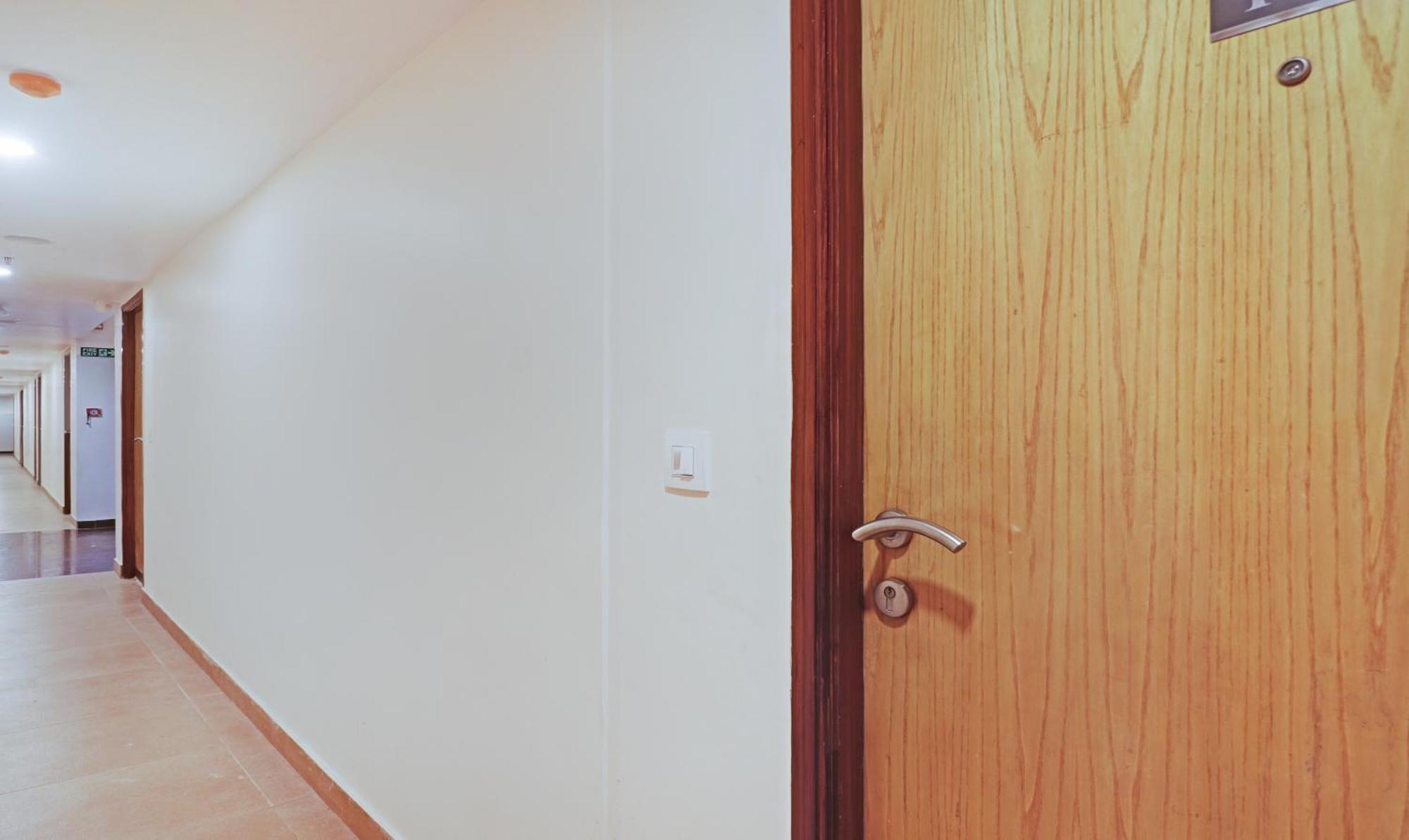 Treebo Premium Seven Lake View 하이데라바드 외부 사진