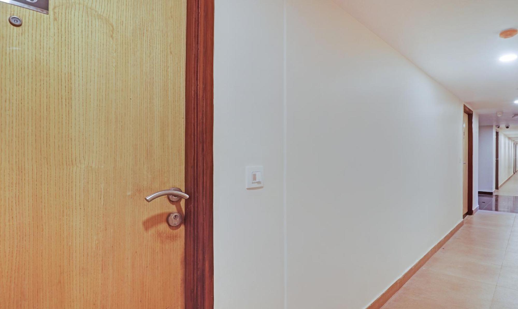 Treebo Premium Seven Lake View 하이데라바드 외부 사진
