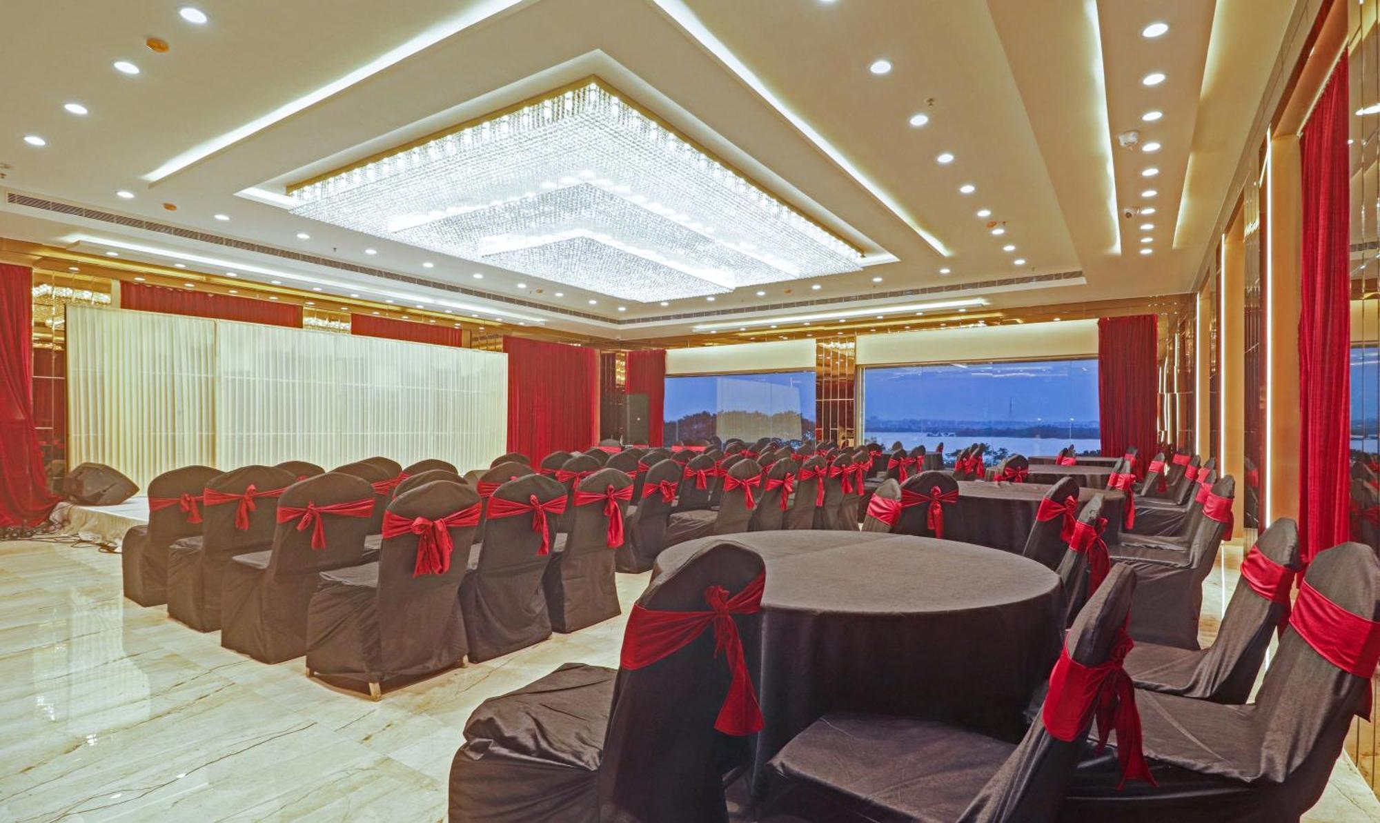 Treebo Premium Seven Lake View 하이데라바드 외부 사진
