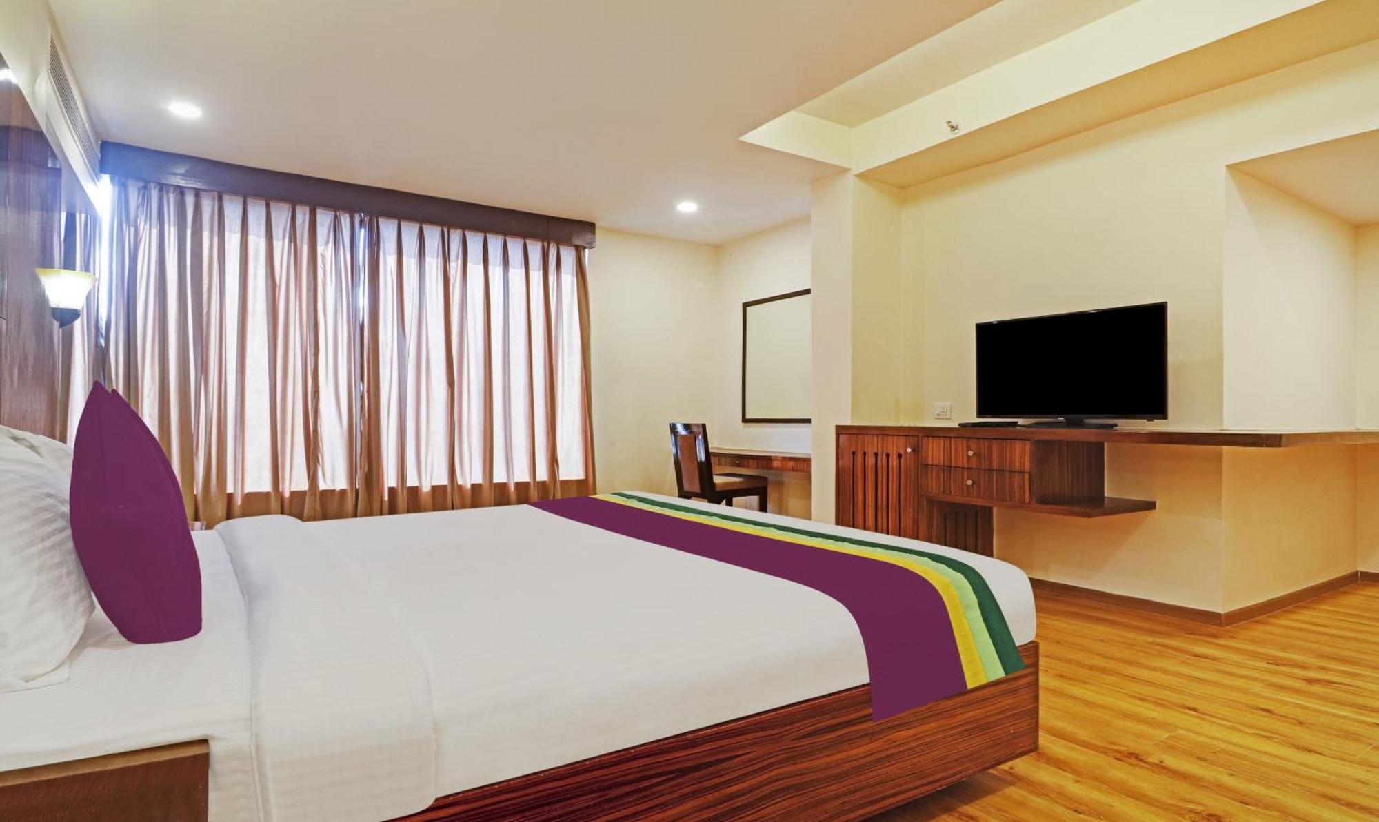 Treebo Premium Seven Lake View 하이데라바드 외부 사진