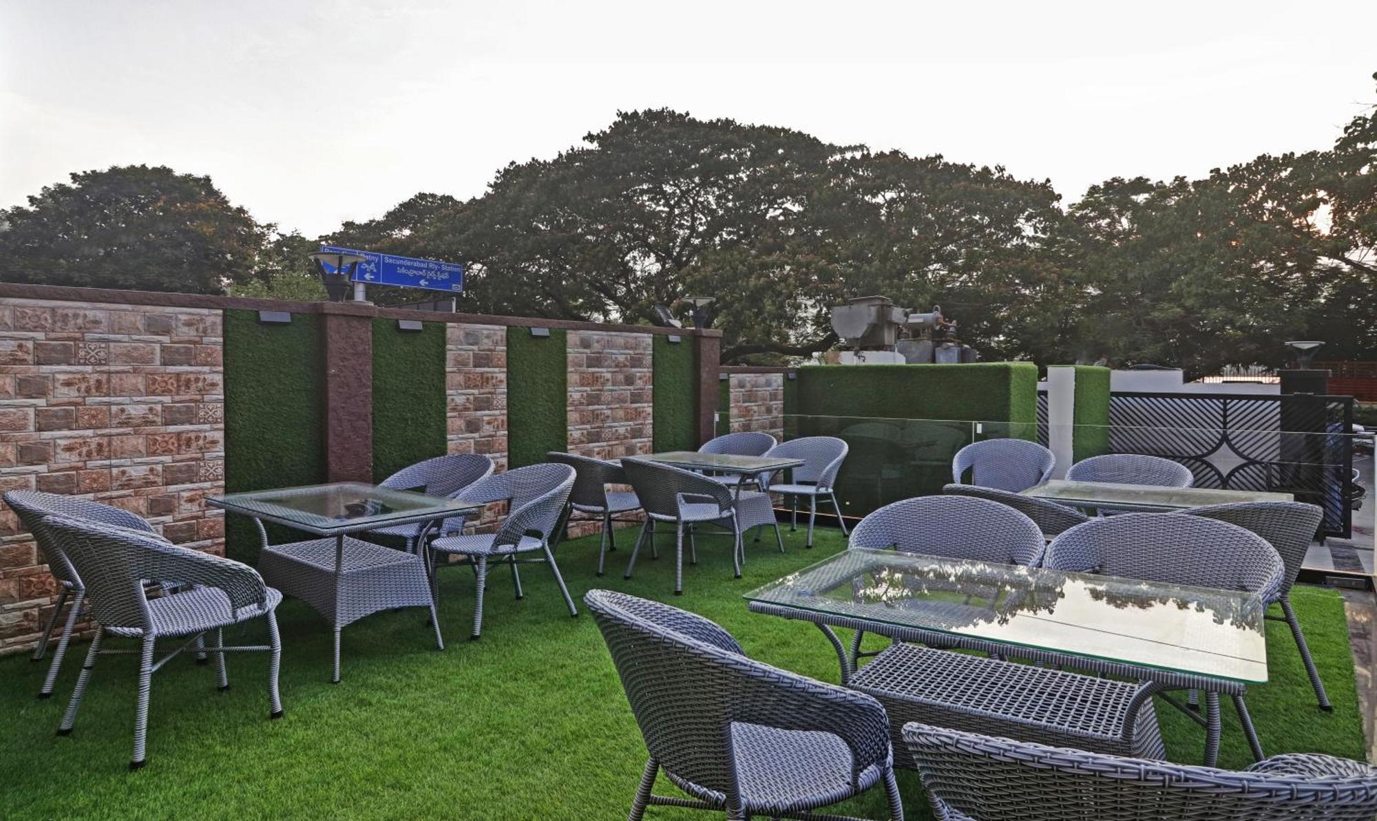 Treebo Premium Seven Lake View 하이데라바드 외부 사진