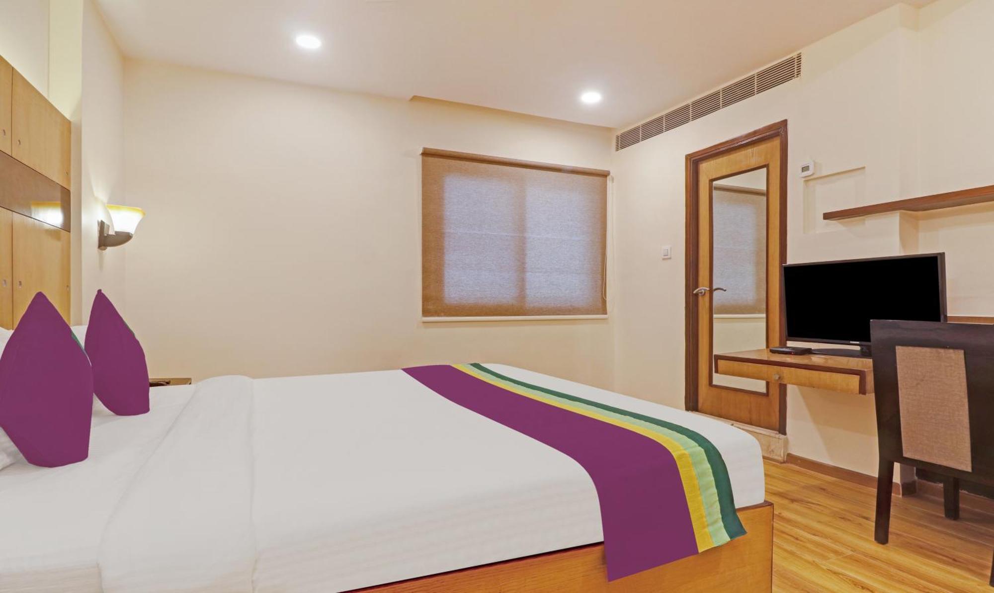 Treebo Premium Seven Lake View 하이데라바드 외부 사진