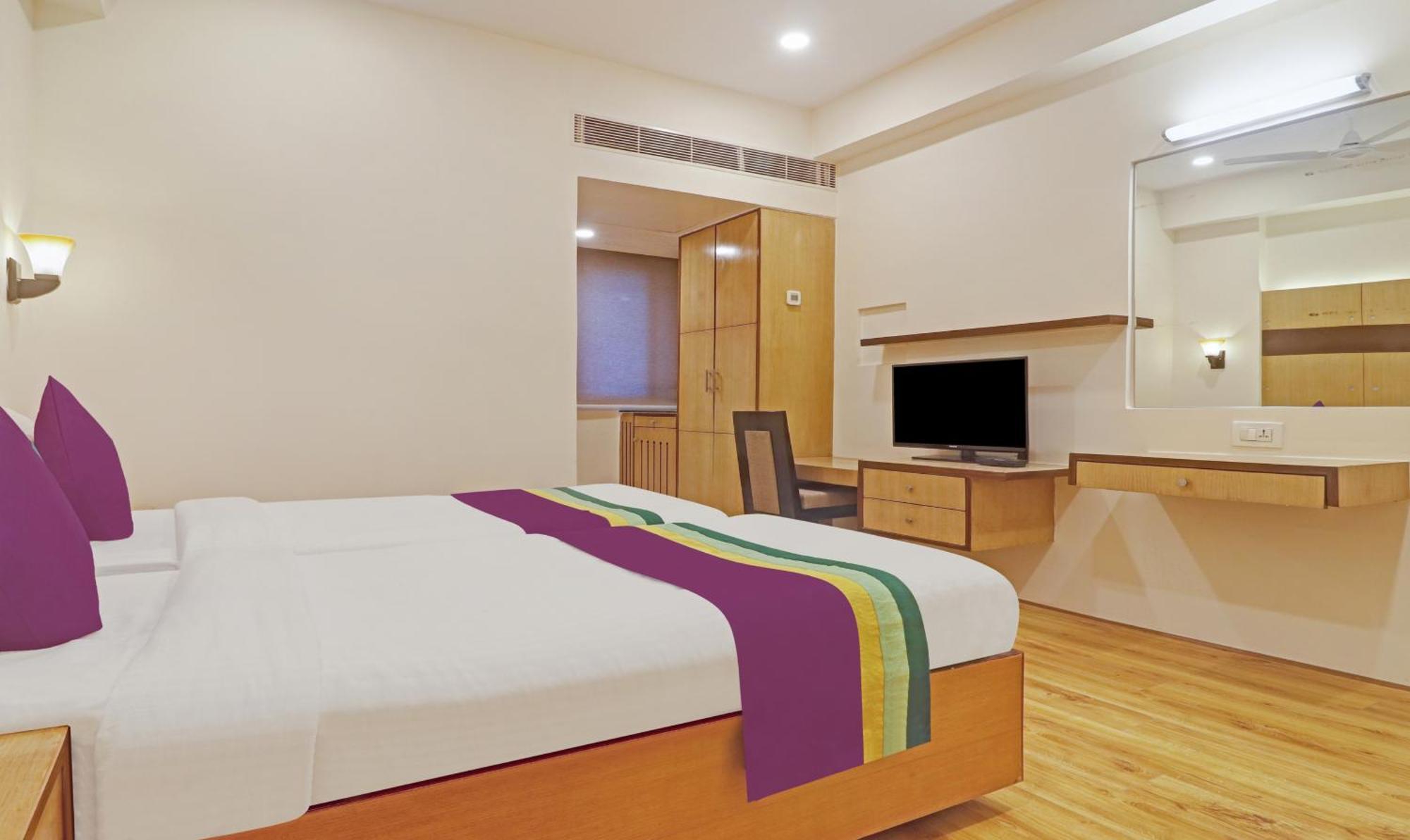 Treebo Premium Seven Lake View 하이데라바드 외부 사진