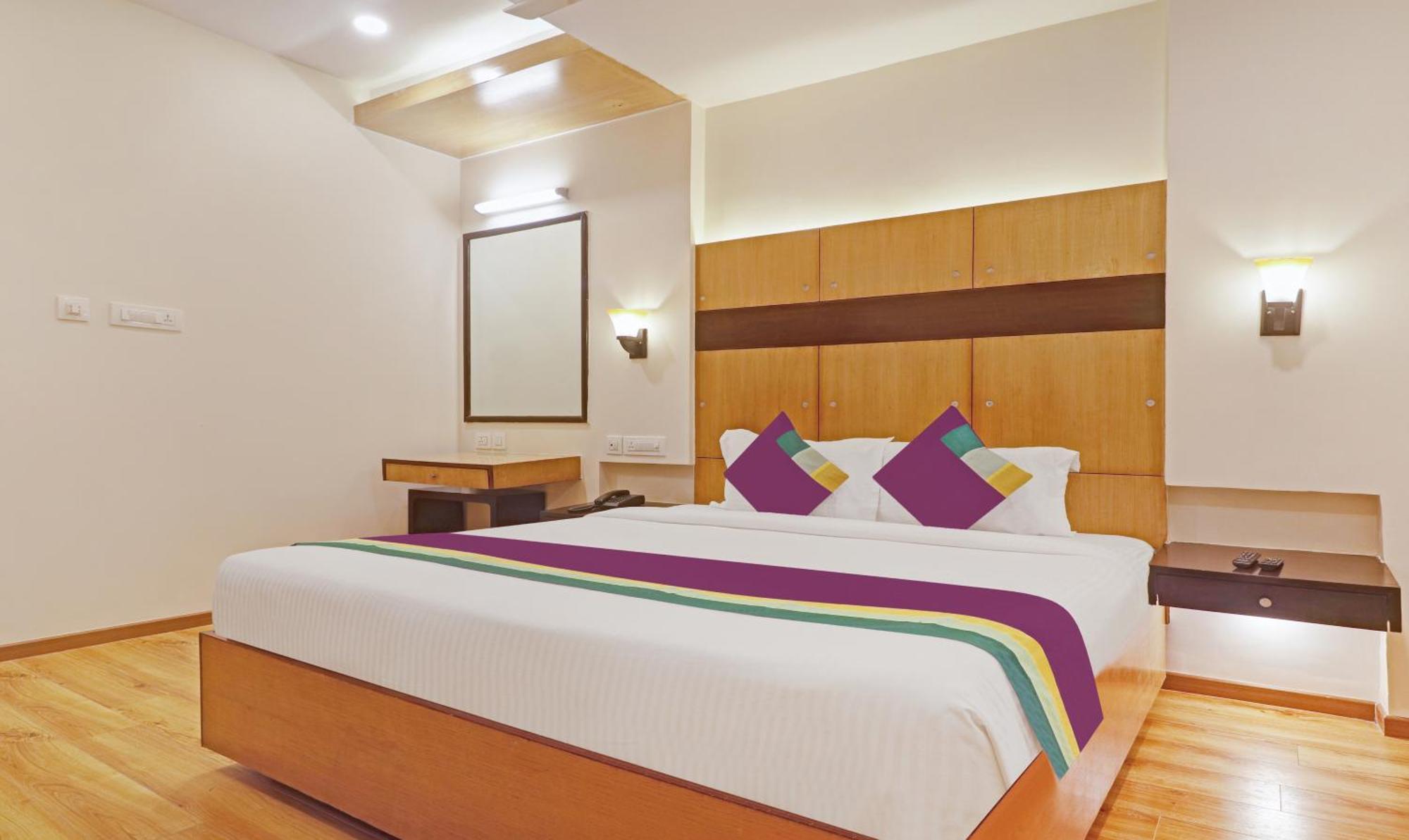 Treebo Premium Seven Lake View 하이데라바드 외부 사진