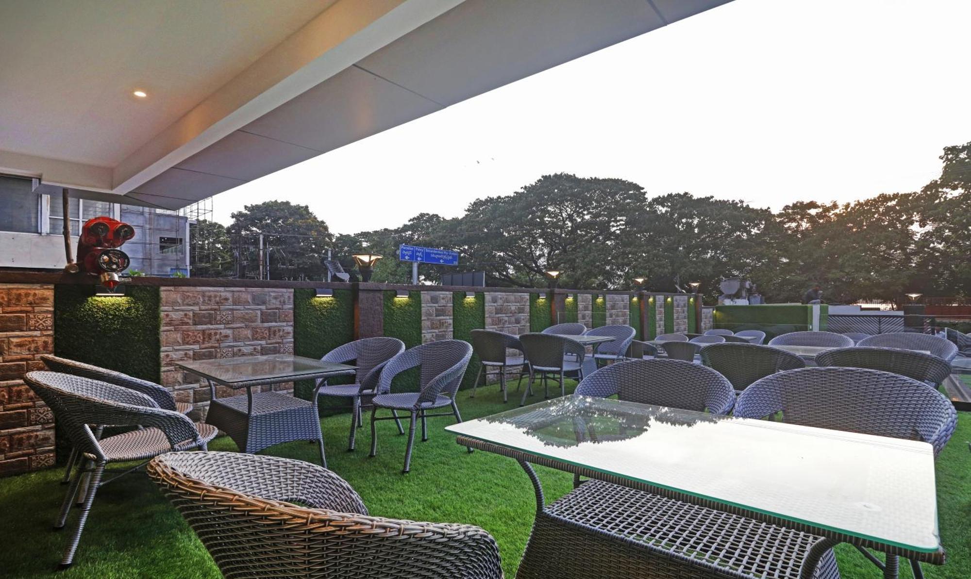 Treebo Premium Seven Lake View 하이데라바드 외부 사진