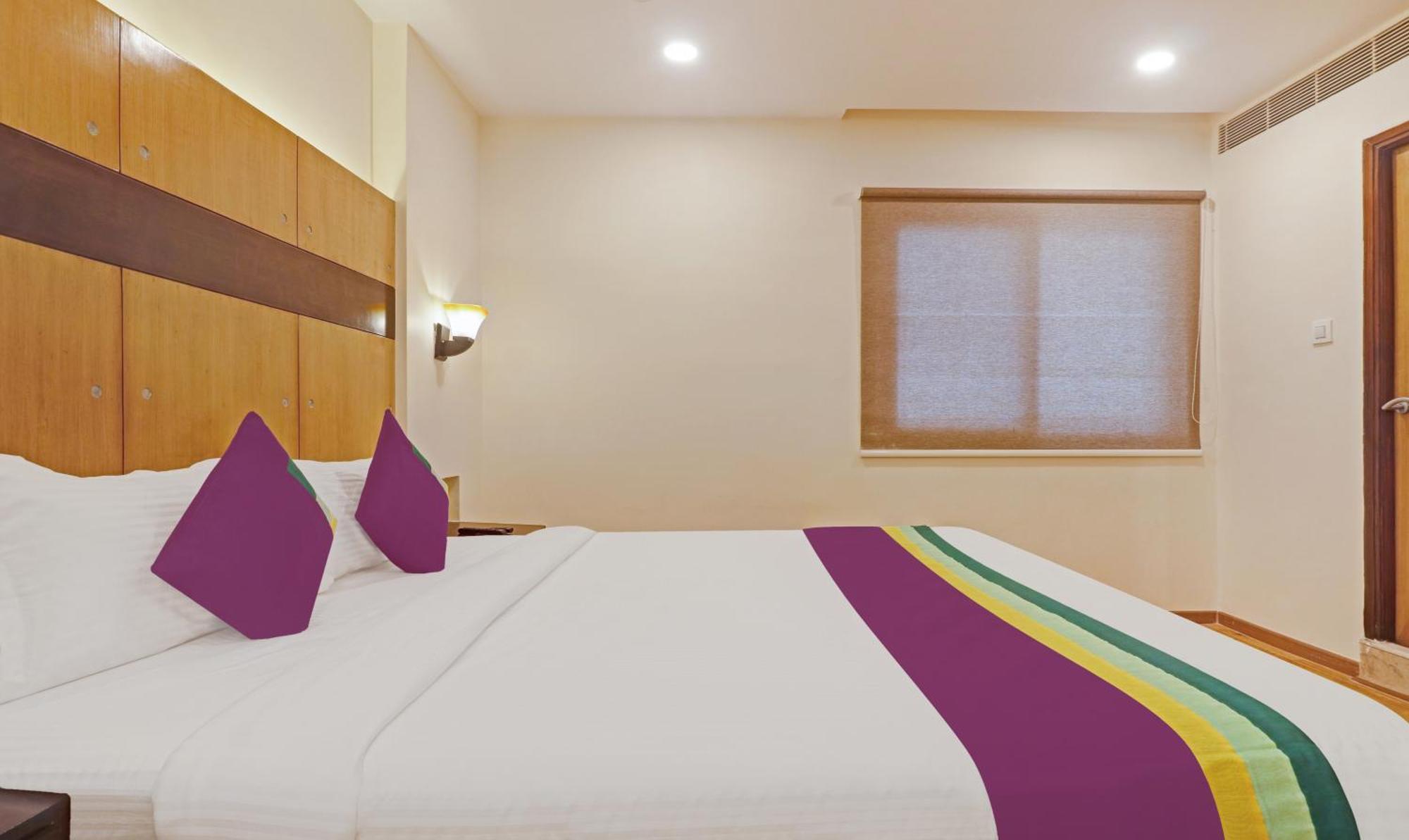 Treebo Premium Seven Lake View 하이데라바드 외부 사진