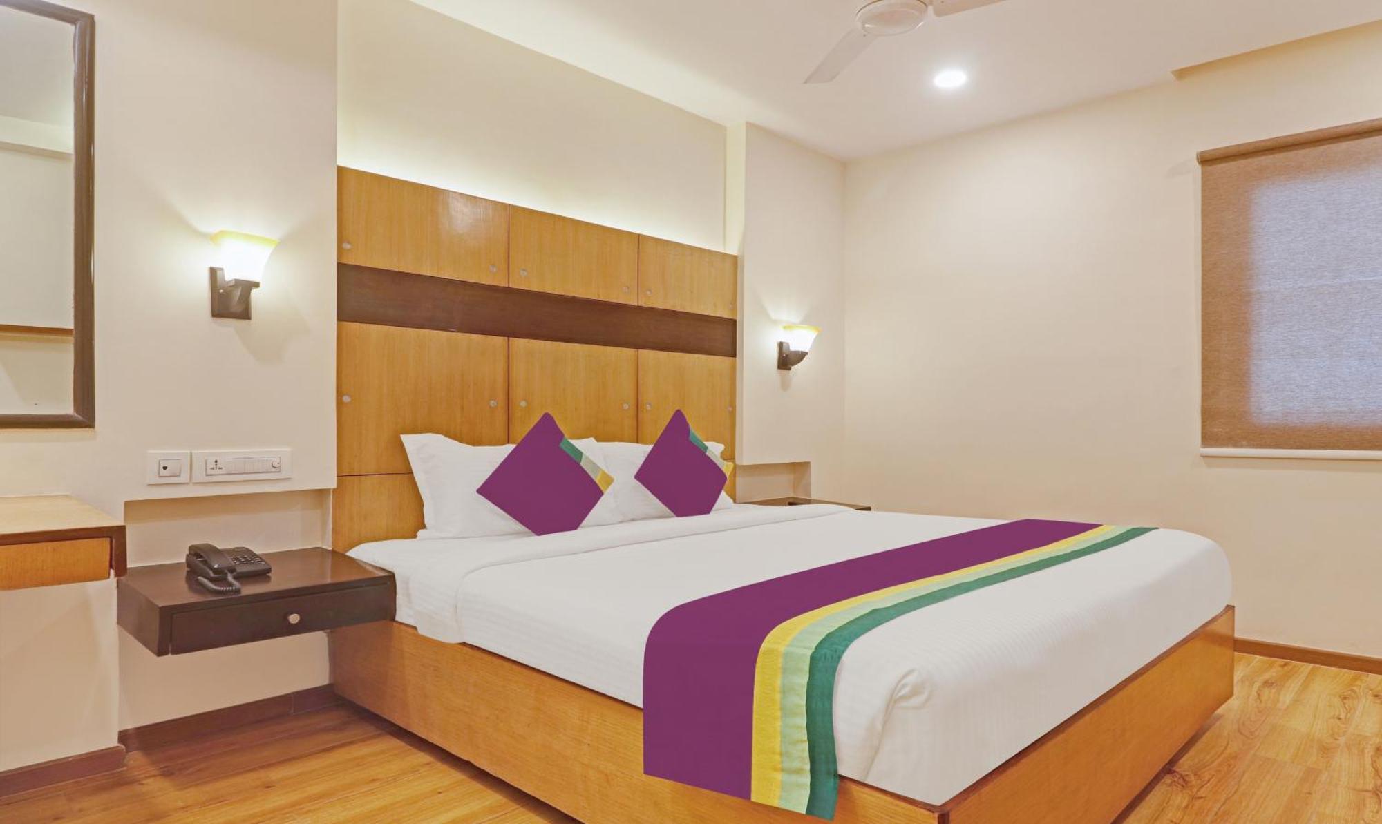 Treebo Premium Seven Lake View 하이데라바드 외부 사진