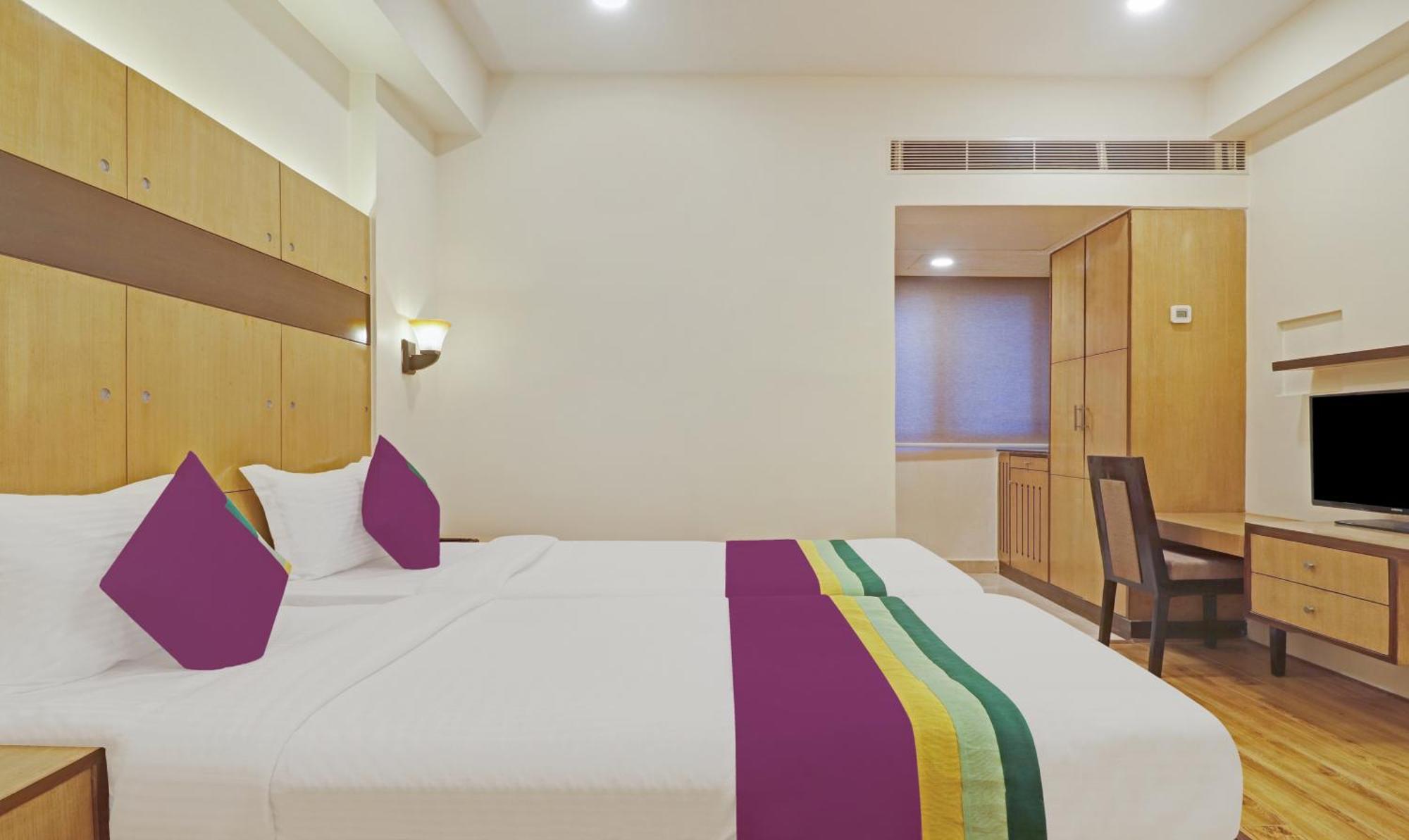 Treebo Premium Seven Lake View 하이데라바드 외부 사진