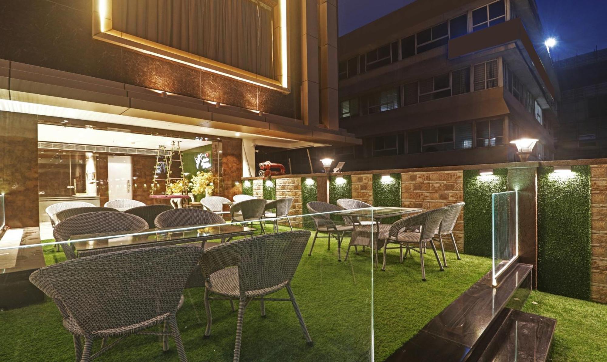 Treebo Premium Seven Lake View 하이데라바드 외부 사진